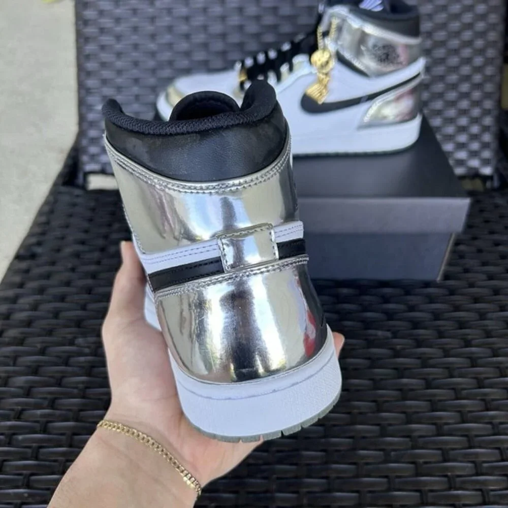 AIR JORDAN 1 RETRO HIGH PASS THE TORCH Size 10.5 - Picture 4 of 7